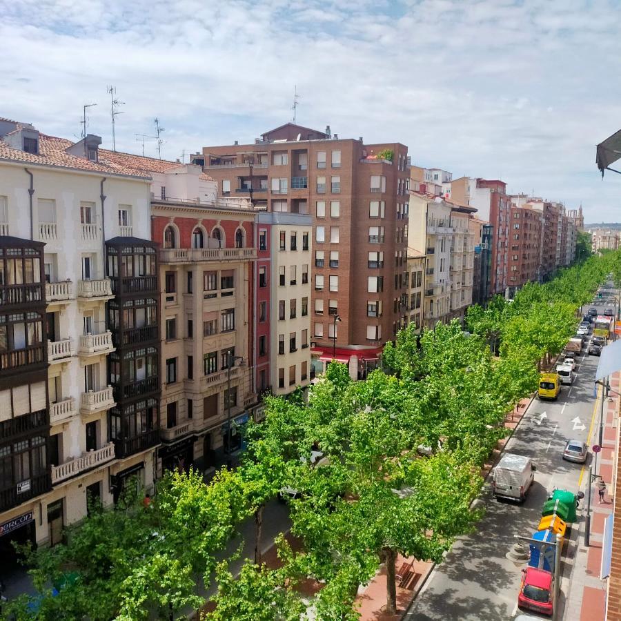 La Puerta Al Centro De Logrono Vino Crianza Y Desayuno Incluidos Appartement Buitenkant foto